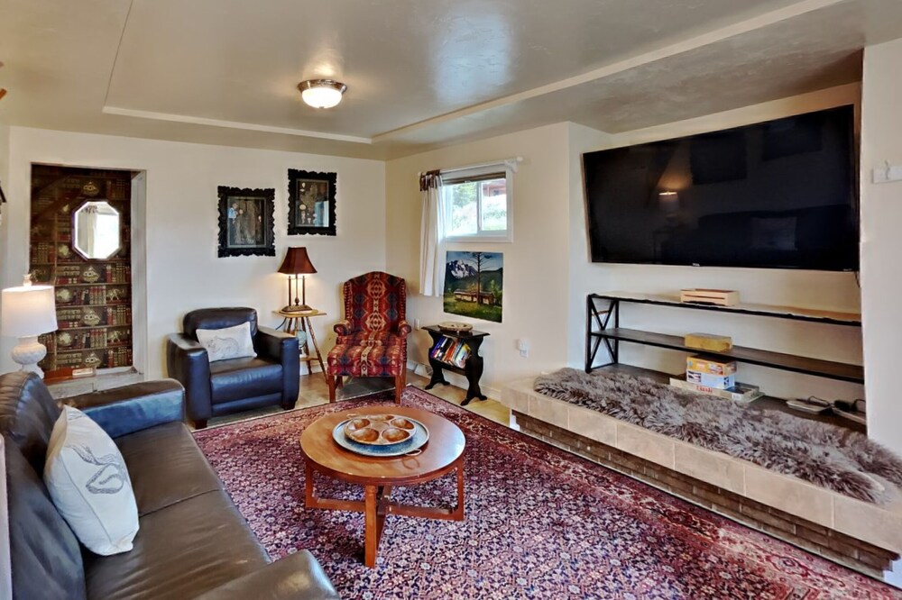Cozy country-style home, relaxing views off the deck, and dog friendly!