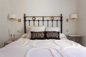 2 عدّة غرف نوم ومكتب وسرير سفر وواي فاي مجانًا