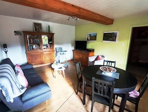 TV, books - Chez Nadine (Ranspach)
