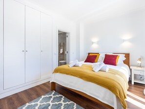 2 chambres, fer et planche à repasser, lit de bébé portatif, Wi-Fi