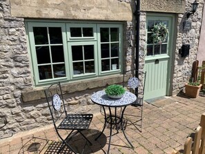 Outdoor dining - Beautiful Cozy Cottage, walks, views, wood burner (Tideswell)