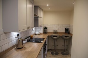 Fridge, microwave, oven, dishwasher - Beautiful Cozy Cottage, walks, views, wood burner (Tideswell)