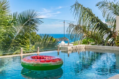Newly Renovated Jungle-to-Ocean View Villa+Concierge in Manuel Antonio—Sleeps 10