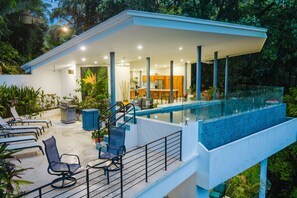 Terrace/patio - Newly Renovated Jungle-to-Ocean View Villa+Concierge in Manuel Antonio—Sleeps 10 (Manuel Antonio)