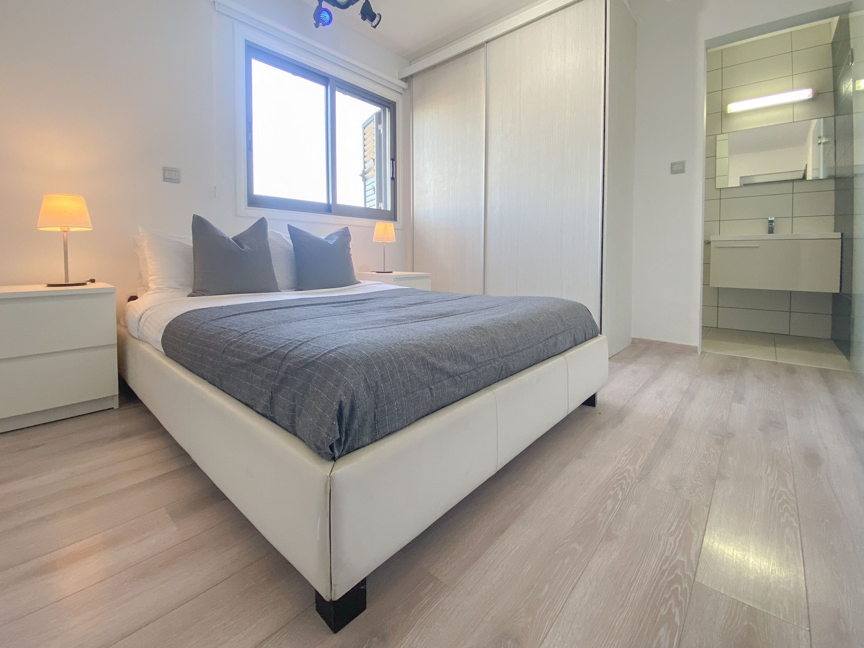 Phaedrus Living City Flat Rafaella 6