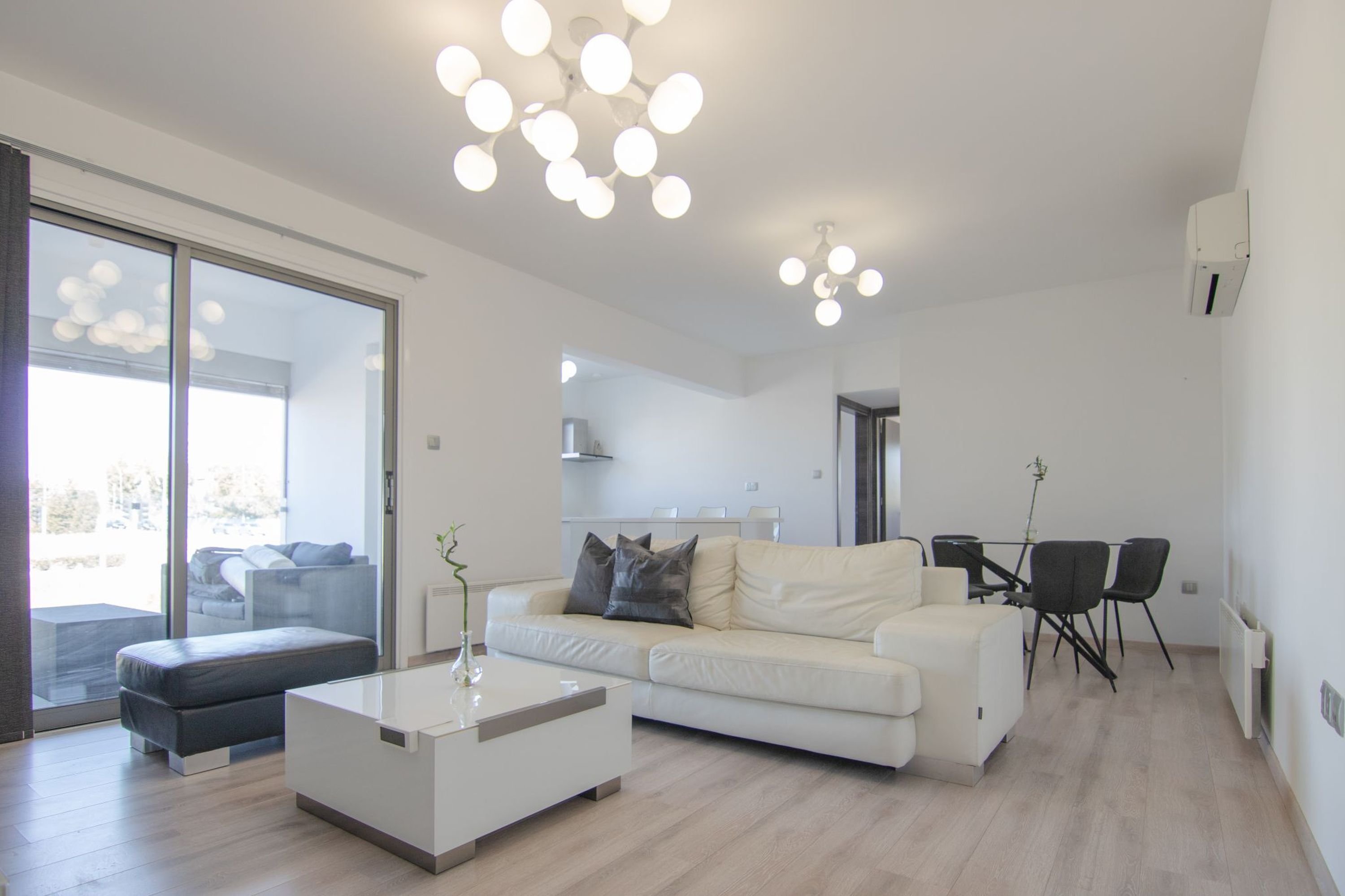 Phaedrus Living City Flat Rafaella 6