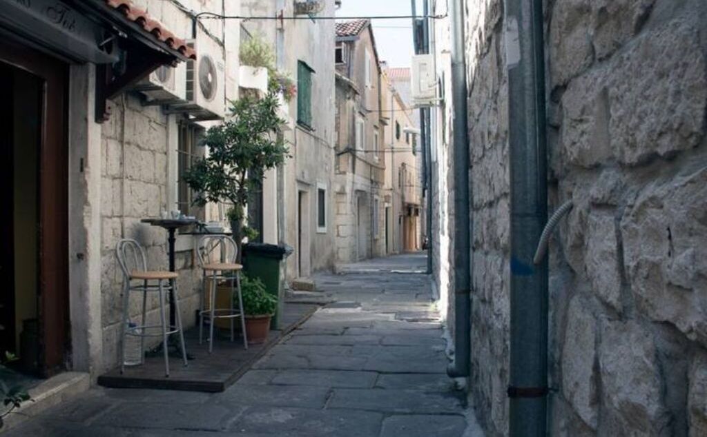 تناول الطعام بالخارج