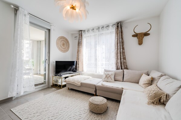 TV - Le Bohème - Charming apartment in the city centre (Annecy)