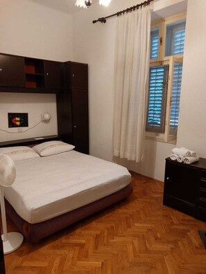 1 bedroom, WiFi - Apartment near center and beach (Split)
