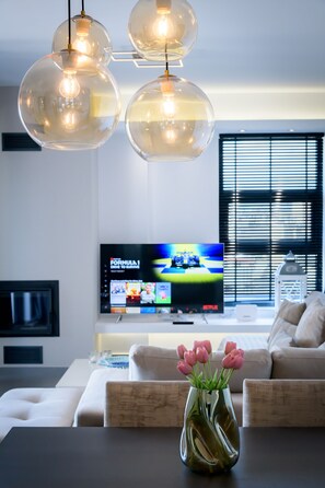 Living area - Flat with stunning views & prv parking (Glyfada)