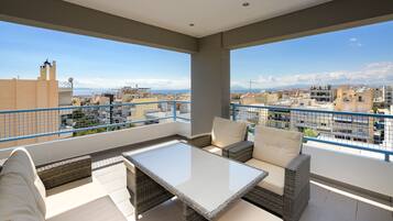 Deluxe Apartment | Terrace/patio