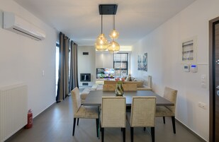 Deluxe Apartment | Dining room
