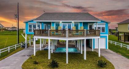New! Gulfwinds - Beachfront, Heated saltwater pool & spa, 3BR/2Ba, dog-friendly!