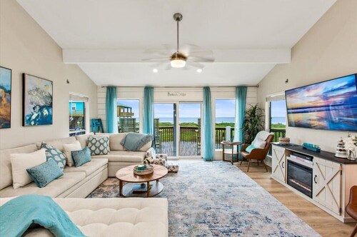 New! Gulfwinds - Beachfront, Heated saltwater pool & spa, 3BR/2Ba, dog-friendly!