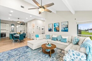 Smart TV, table tennis, books - New! Gulfwinds - Beachfront, Heated saltwater pool & spa, 3BR/2Ba, dog-friendly! (Crystal Beach)