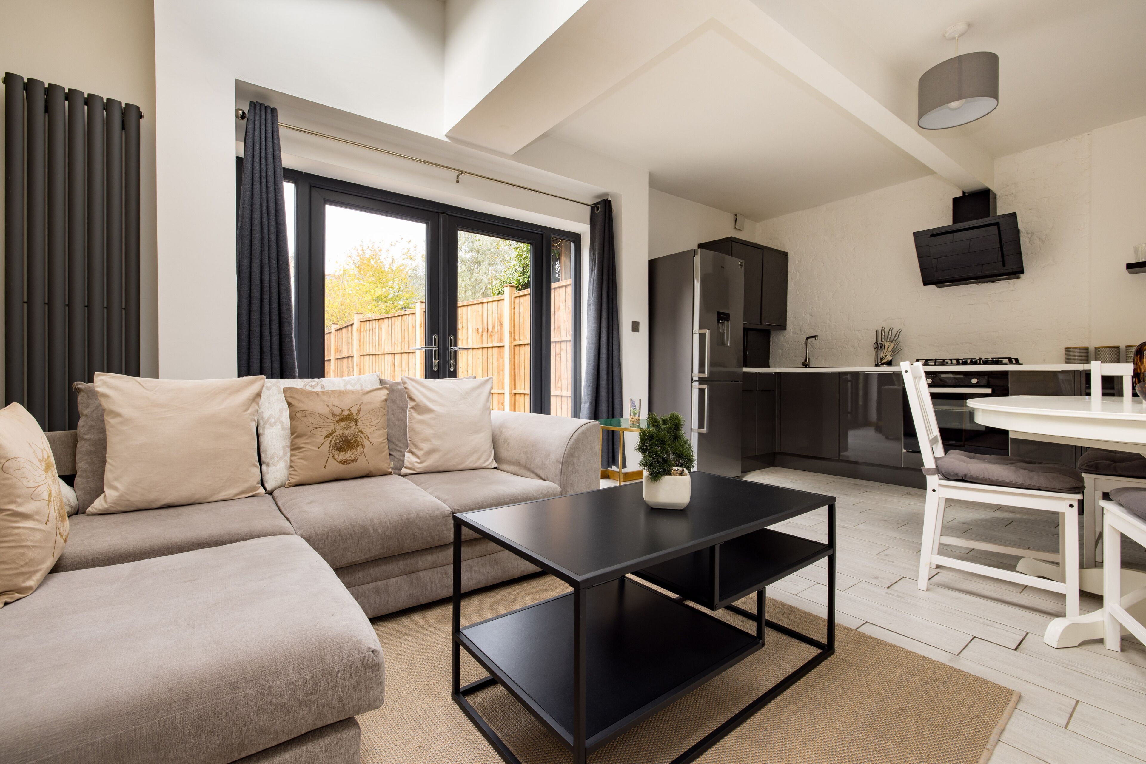 Apartment | Living area | 37-inch TV with cable channels, Netflix, streaming services