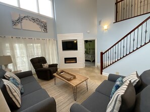 Tv, eldstad och dvd-spelare