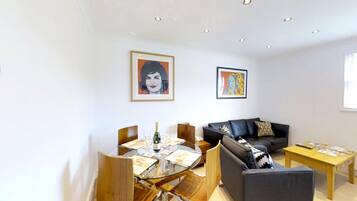 Apartment | Living area | 40-inch Smart TV with digital channels, TV, Netflix