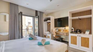 Deluxe Double Room | Premium bedding, minibar, in-room safe, individually decorated