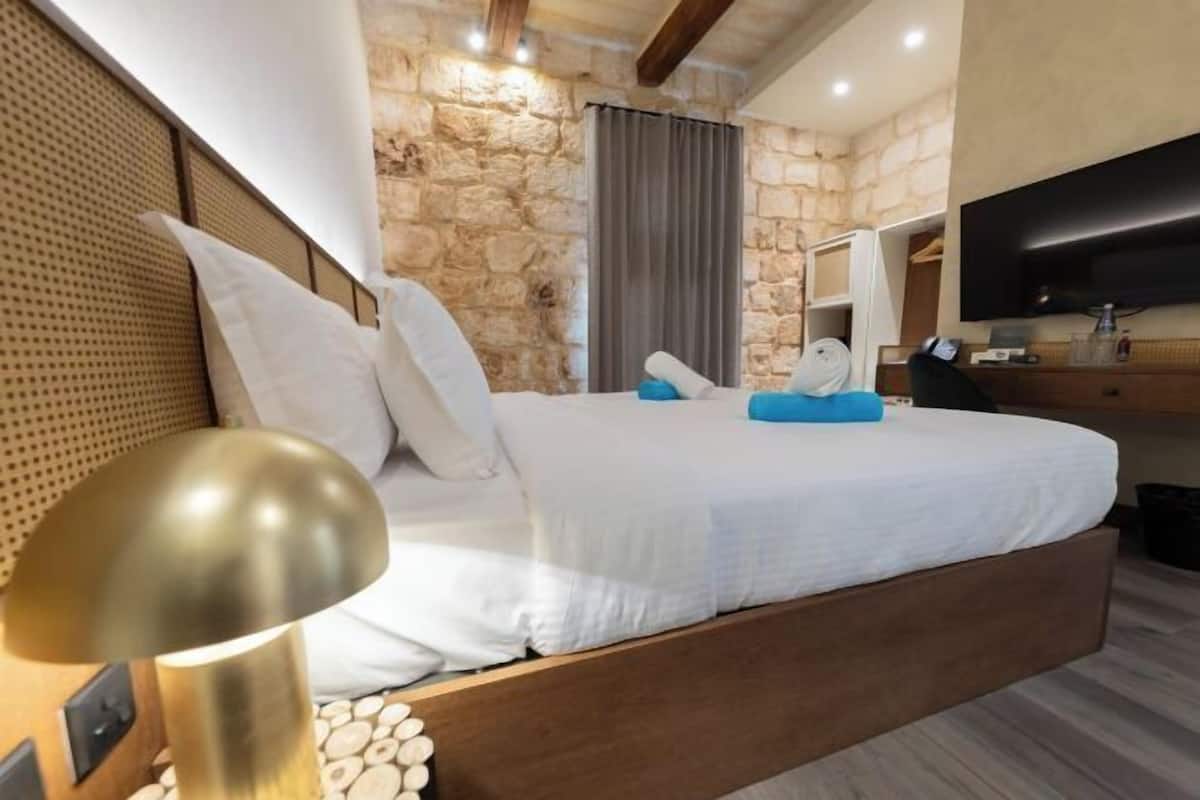 Premium bedding, minibar, in-room safe, individually decorated
