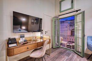 Deluxe Double Room | Premium bedding, minibar, in-room safe, individually decorated