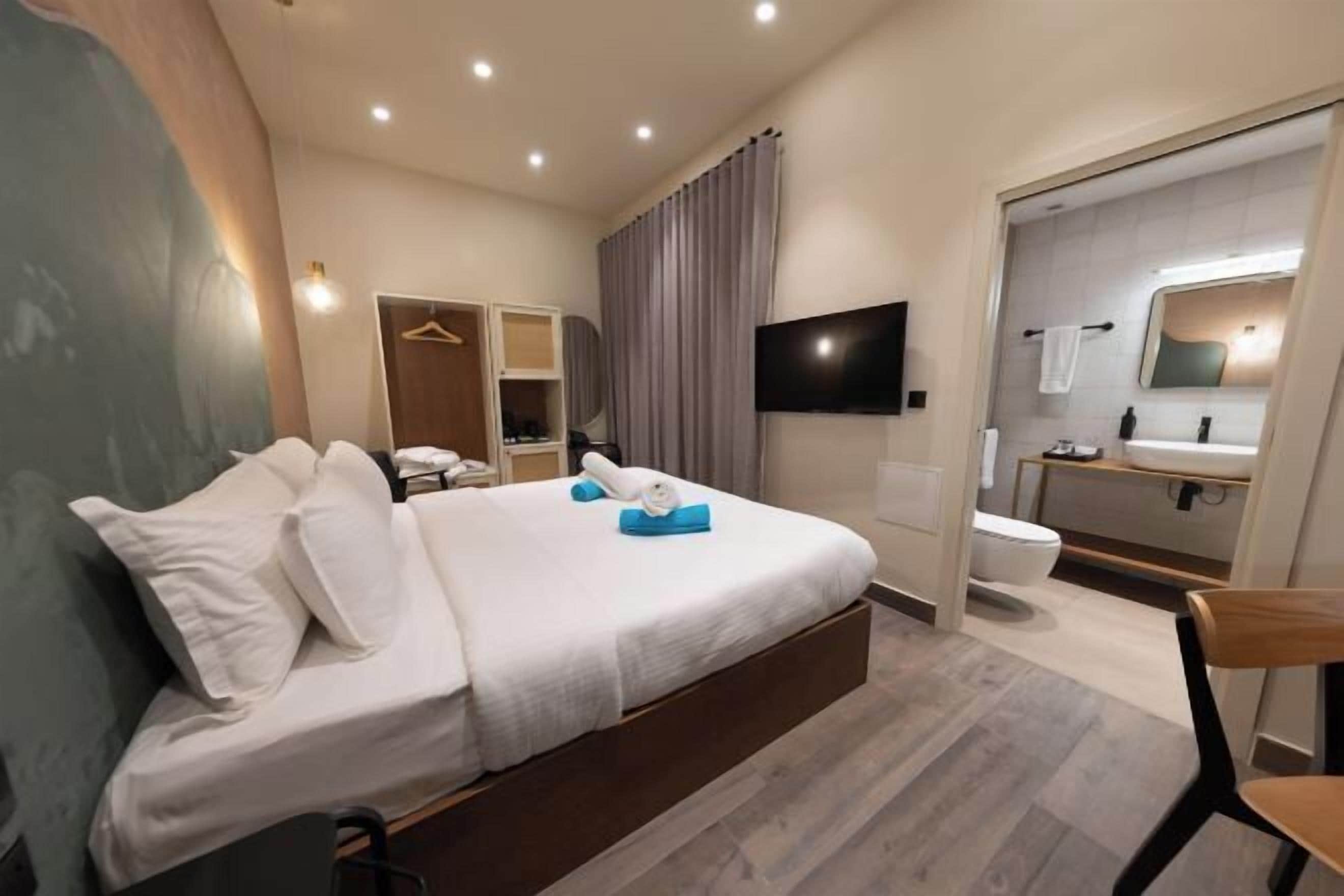 Roba de llit d'alta qualitat, minibar i caixa forta a l'habitació 