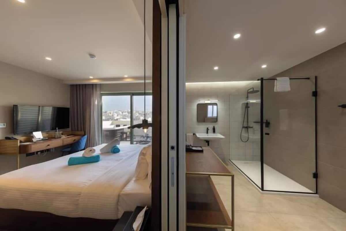 Premium bedding, minibar, in-room safe, individually decorated