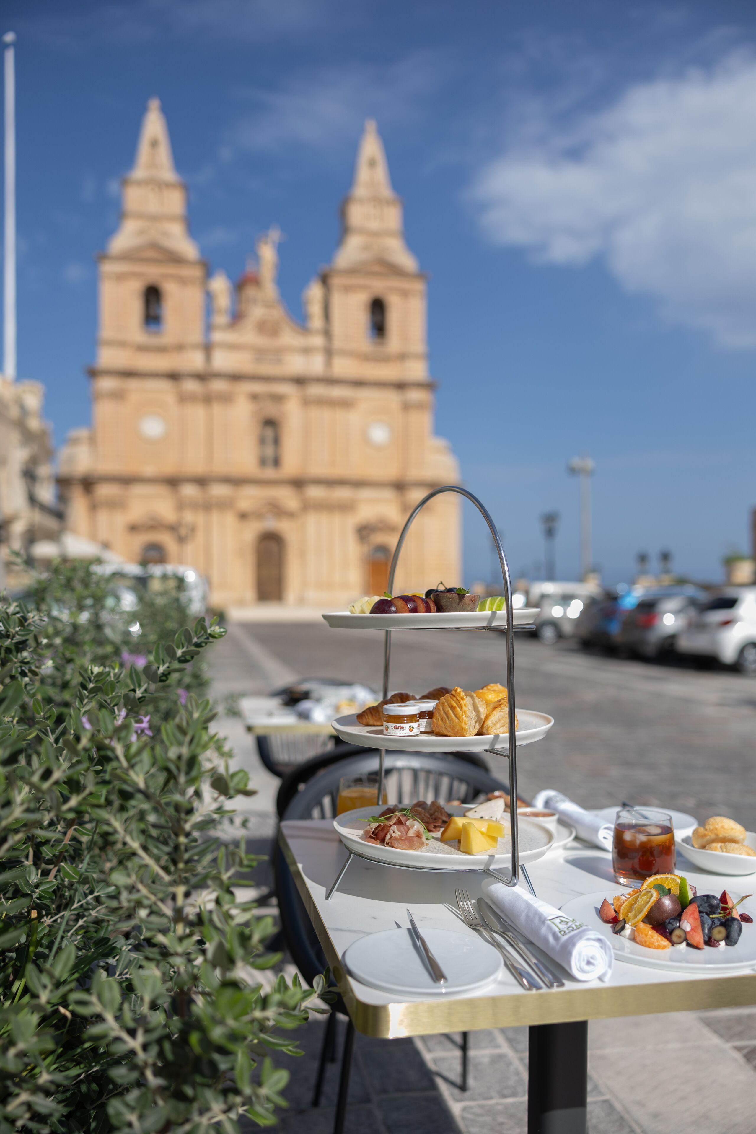 Free daily full breakfast 