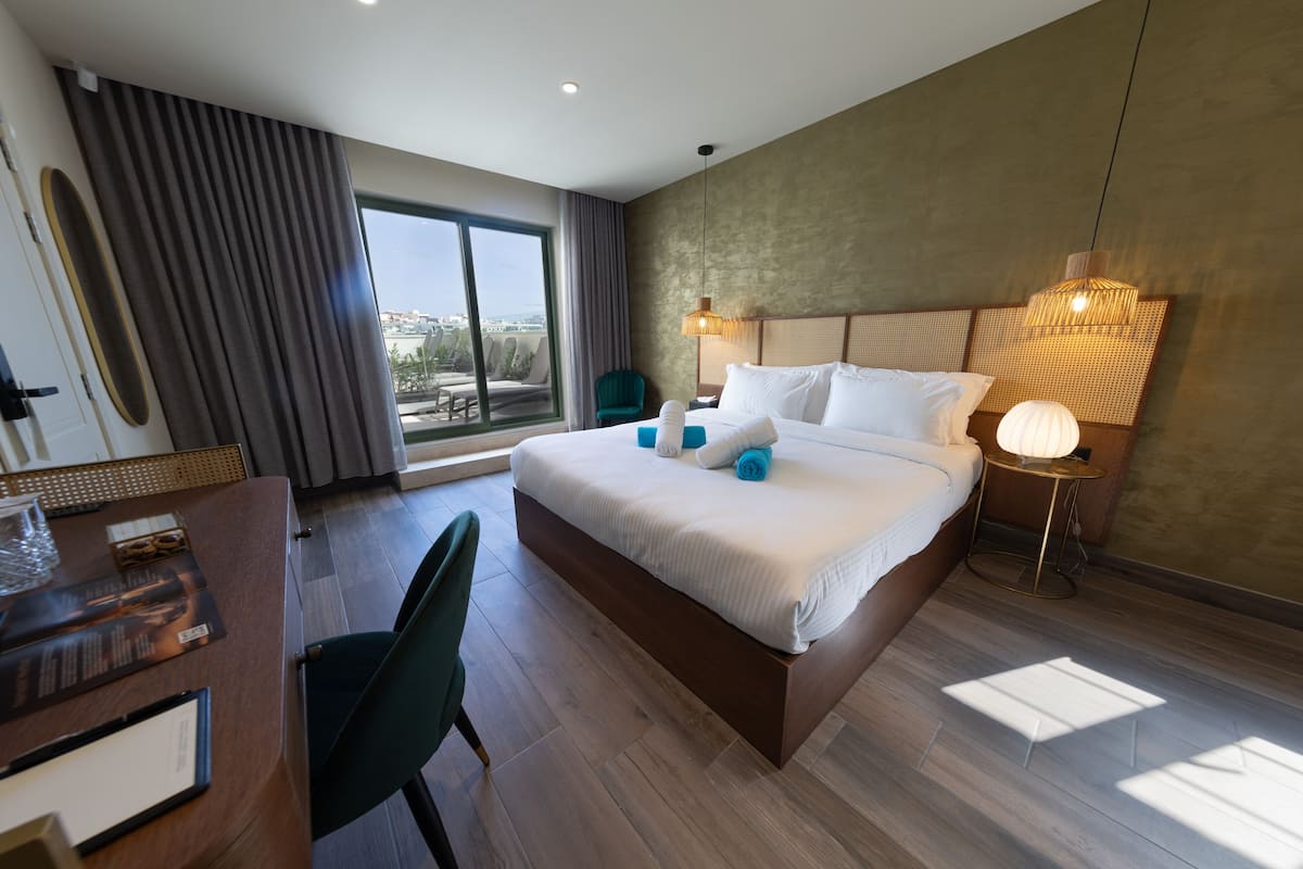 Deluxe-Doppelzimmer | Hochwertige Bettwaren, Minibar, Zimmersafe, individuell dekoriert