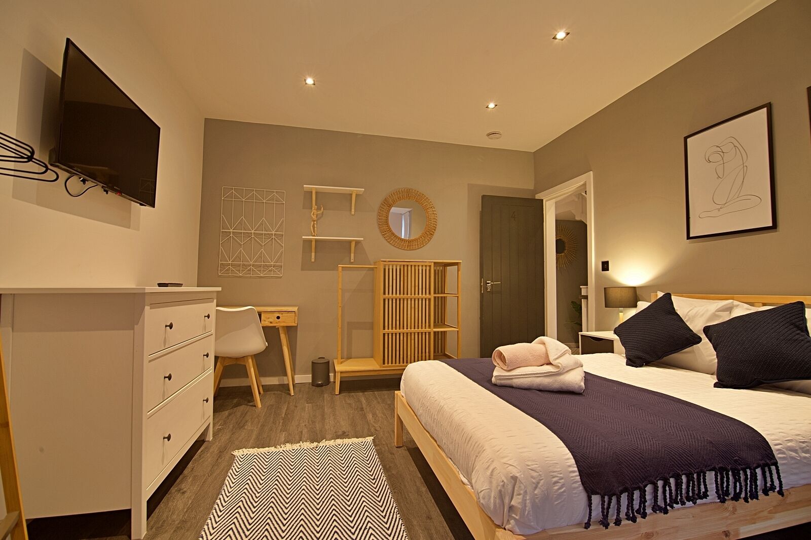 Basic Double Room | Free WiFi, bed sheets