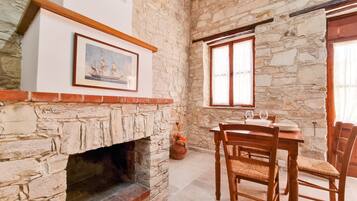 Standard Studio | In-room dining
