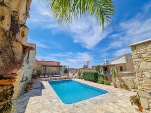 Outdoor pool - Aphrodite's Pool Retreat (Skarinou)