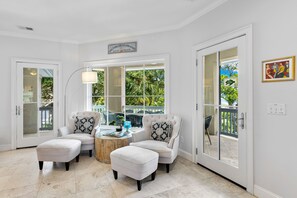 Smart TV, table tennis