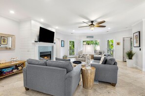 Smart TV, table tennis