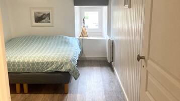 2 camere, ferro/asse da stiro, culla da viaggio, lenzuola