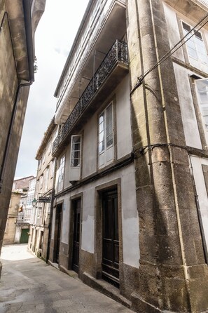 Front of property - Hostal San Pelayo (Santiago de Compostela)
