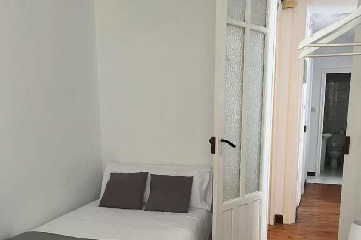 Desk, laptop workspace, free WiFi, bed sheets