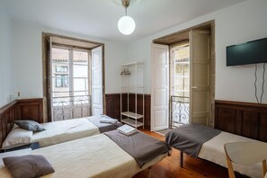 Bureau, espace de travail pour ordinateur portable, Wi-Fi gratuit