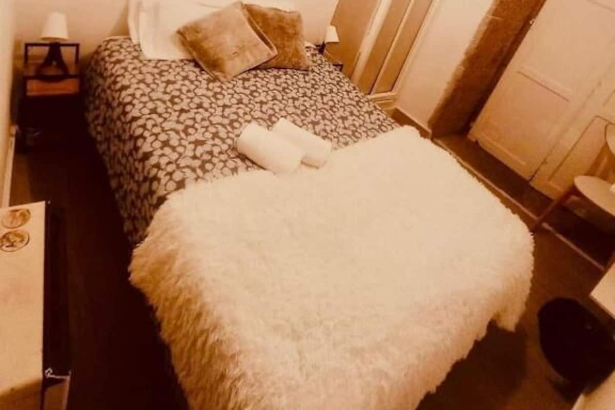 Economy Double Room, Shared Bathroom | Desk, laptop workspace, free WiFi, bed sheets