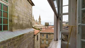 Standaard driepersoonskamer, privébadkamer | Uitzicht vanaf balkon