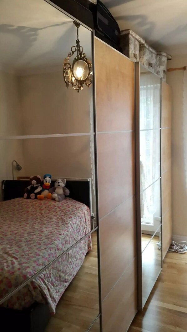 1 habitación y ropa de cama 