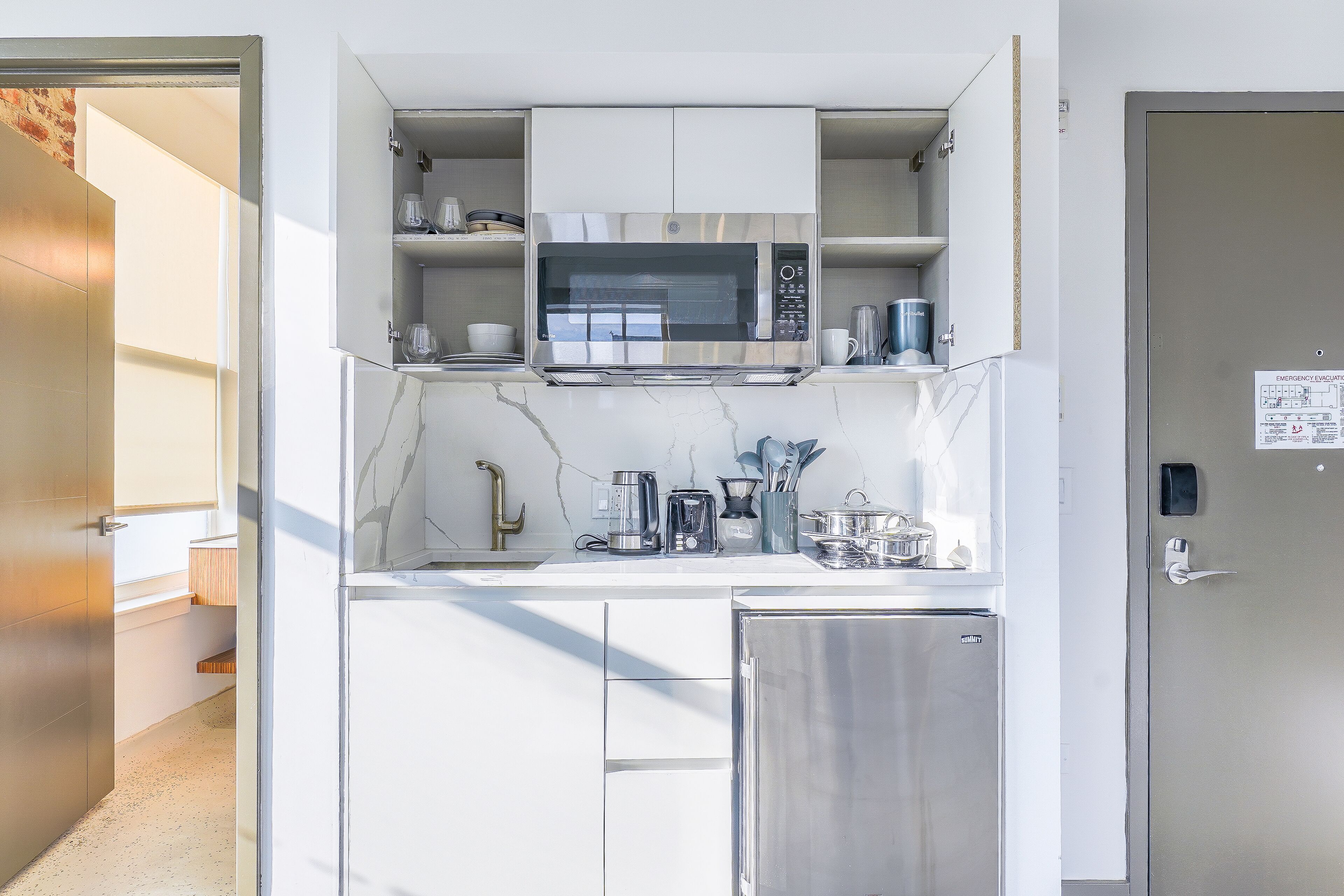 Studio in the ❤️ of Downtown★FREE Parking★Walk to Prud Ctr★Near Airport and NYC