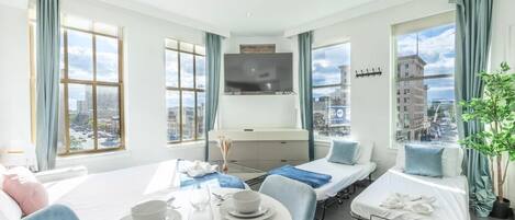 1 室のベッドルーム、セーフティボックス (室内)、デスク、WiFi (無料)