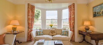 Burleigh House by Bloom Stays - sleeps 12 guests  in 6 bedrooms