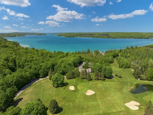 Walloon Lake Condo! 2 minute walk to the lake with boat slip!