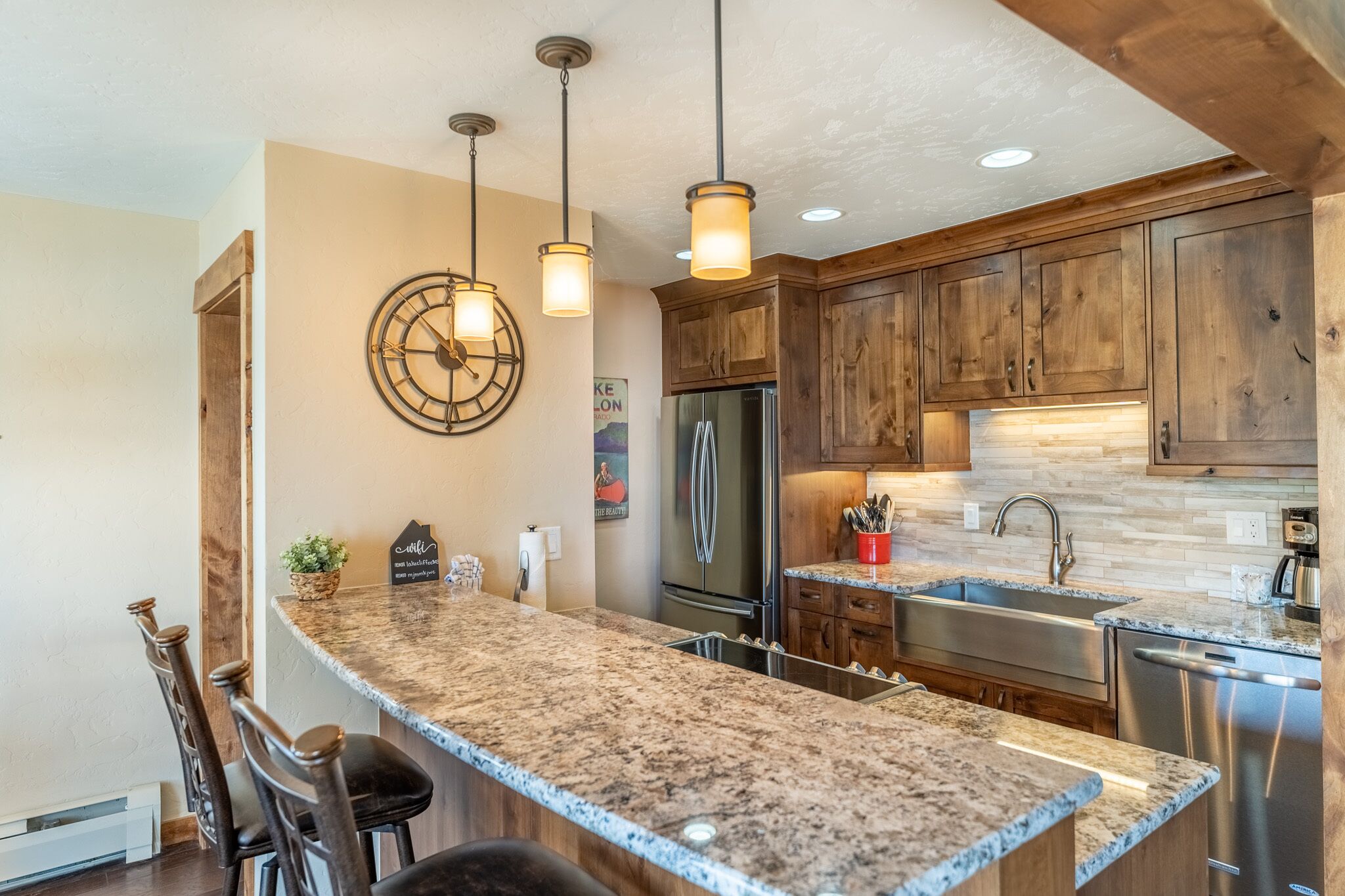 Køleskab, mikrobølgeovn, ovn, kogeplade