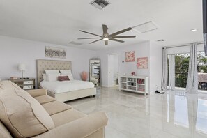 4 bedrooms, desk, iron/ironing board, free WiFi