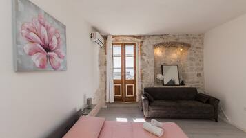 2 bedrooms, iron/ironing board, travel crib, free WiFi