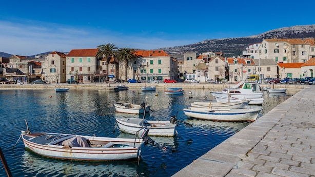 A harbor with boats docked, stone buildings with red roofs, and a clear blue sky. - A1 - spacious apt on the seafront with terrace (Kaštel Stari)