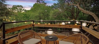 Tropical Oasis - Pool + Beach Volleyball + Firepit